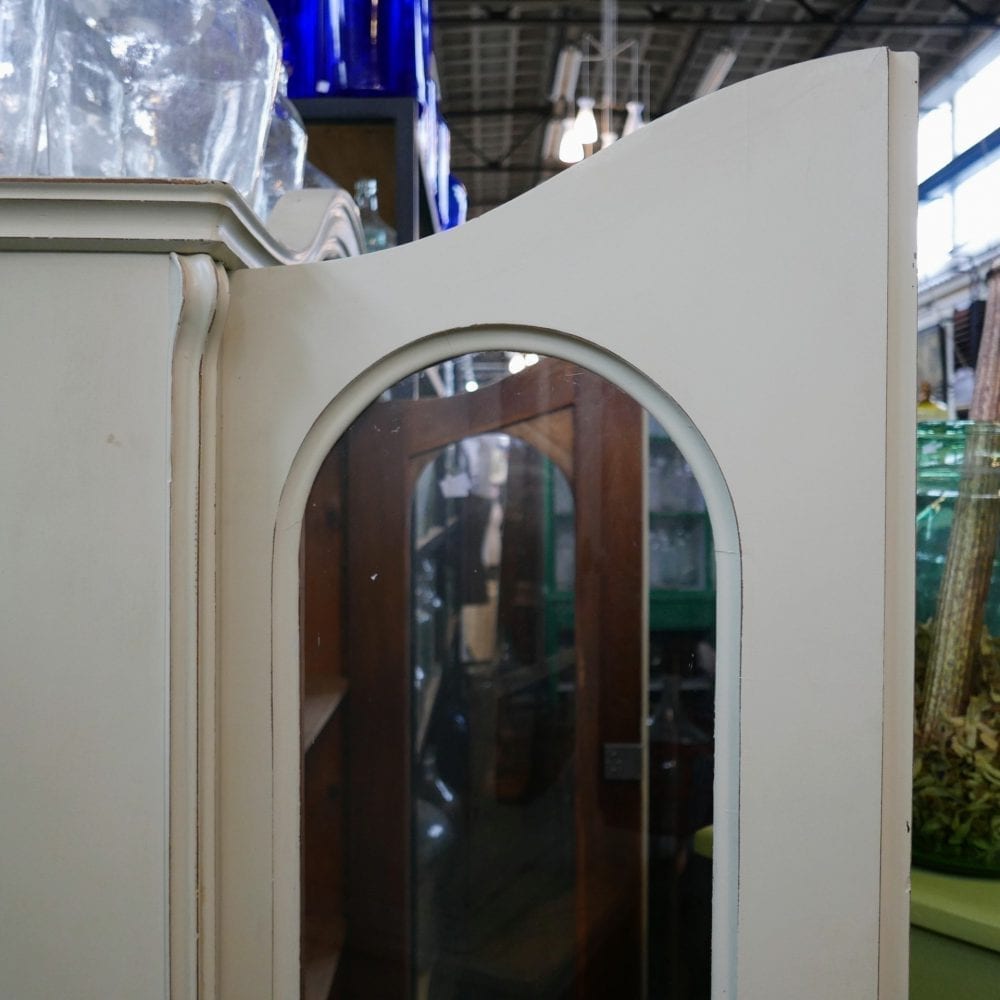 witte vitrinekast