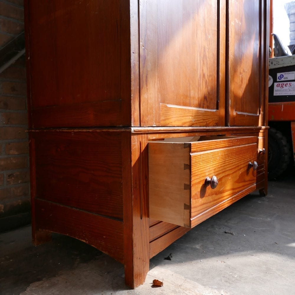 houten kledingkast
