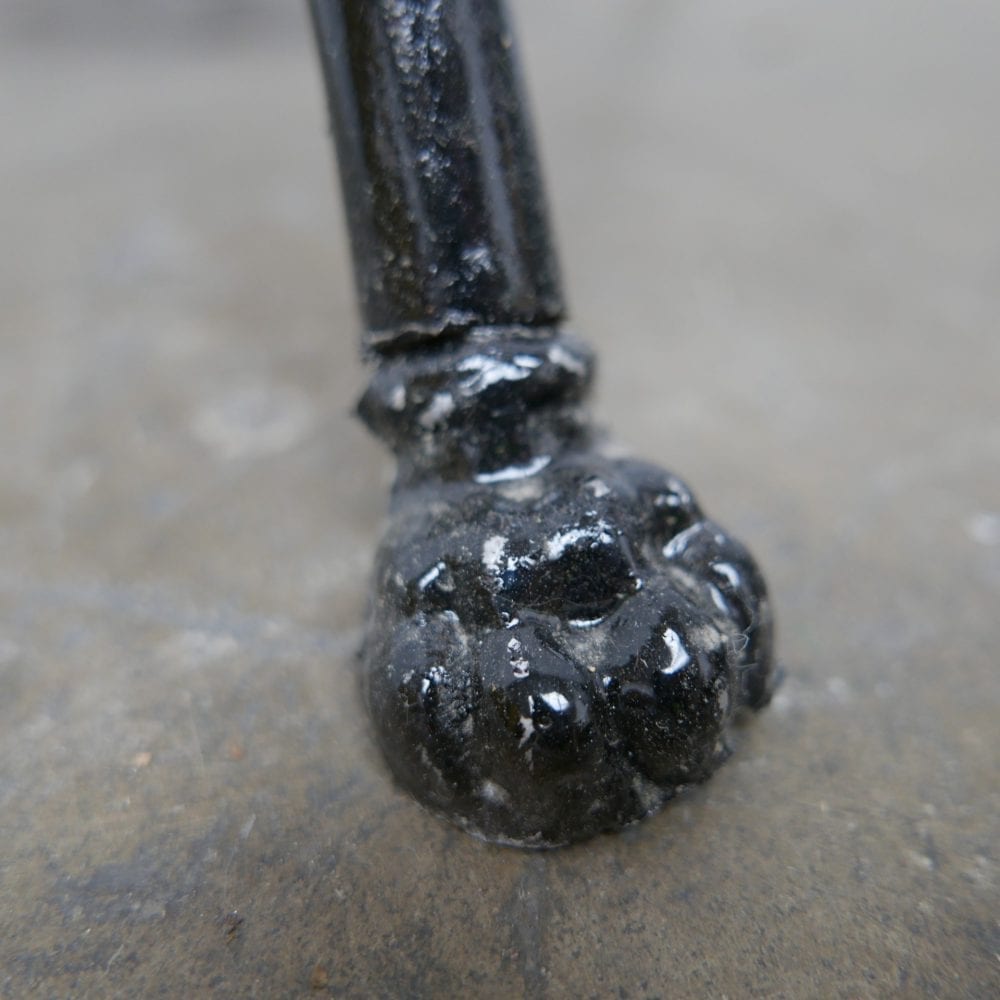 zwarte metalen kapstok