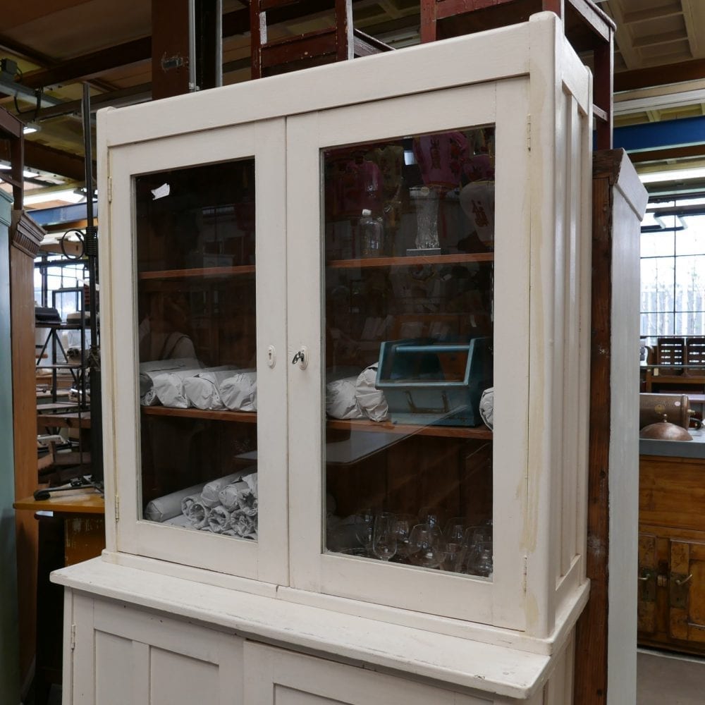 witte houten buffetkast
