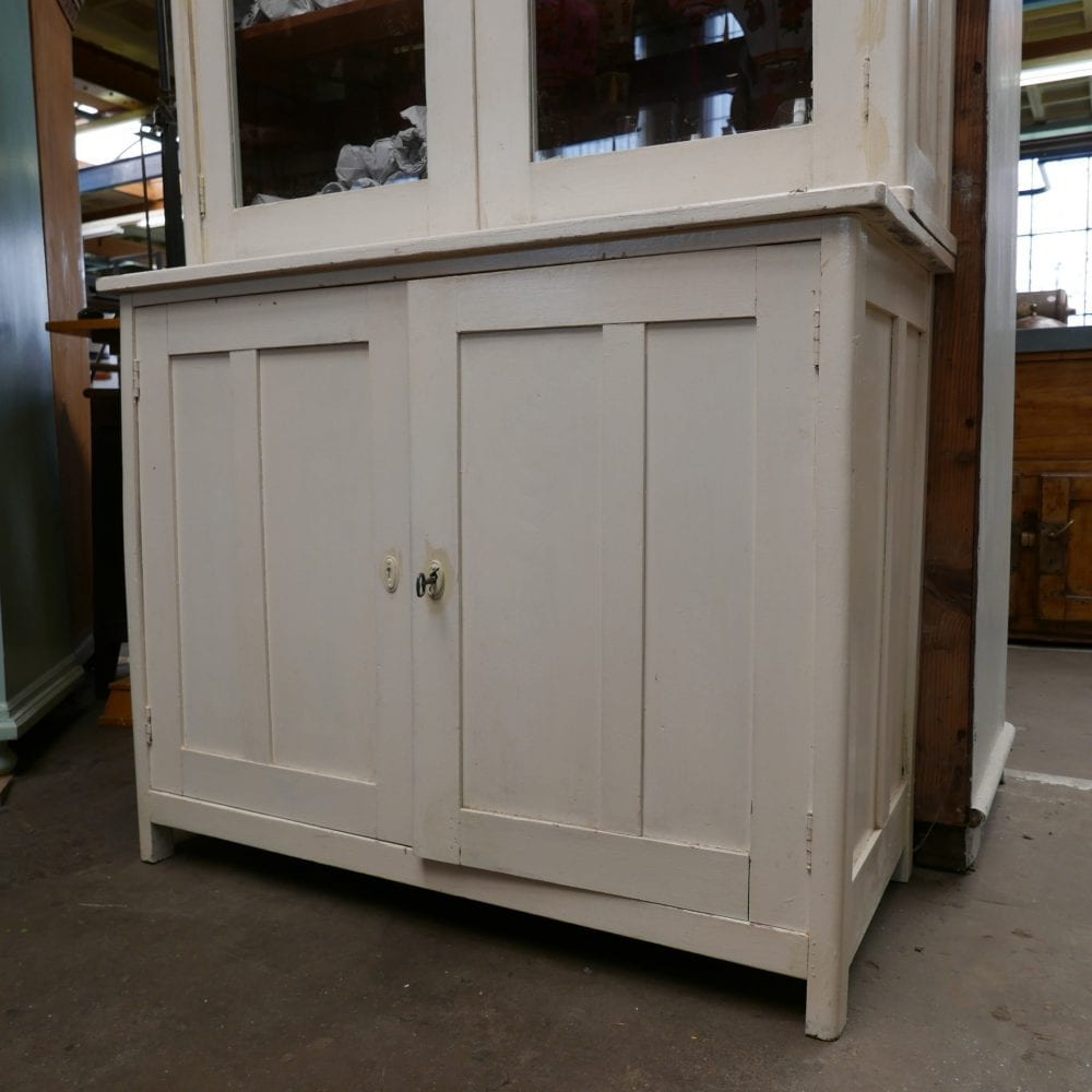 witte houten buffetkast