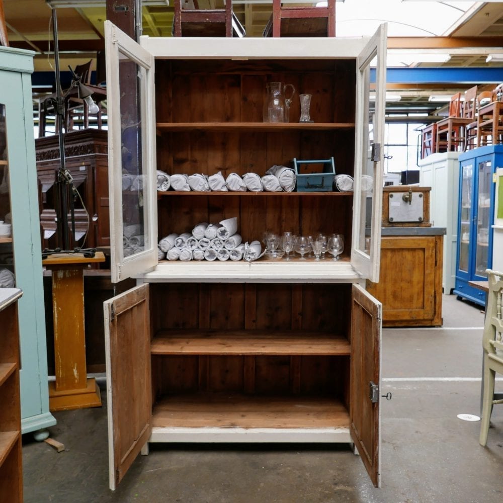 witte houten buffetkast