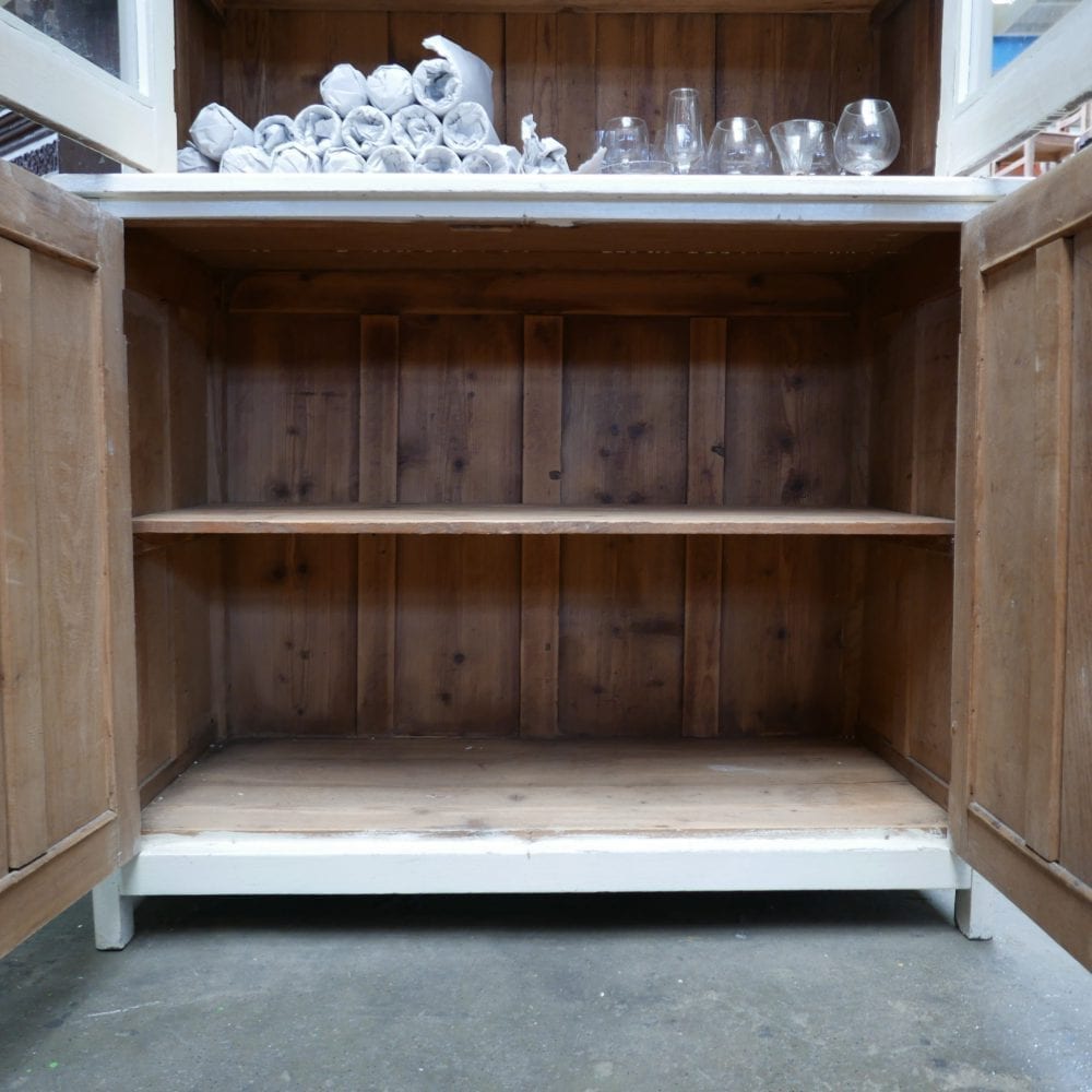 witte houten buffetkast