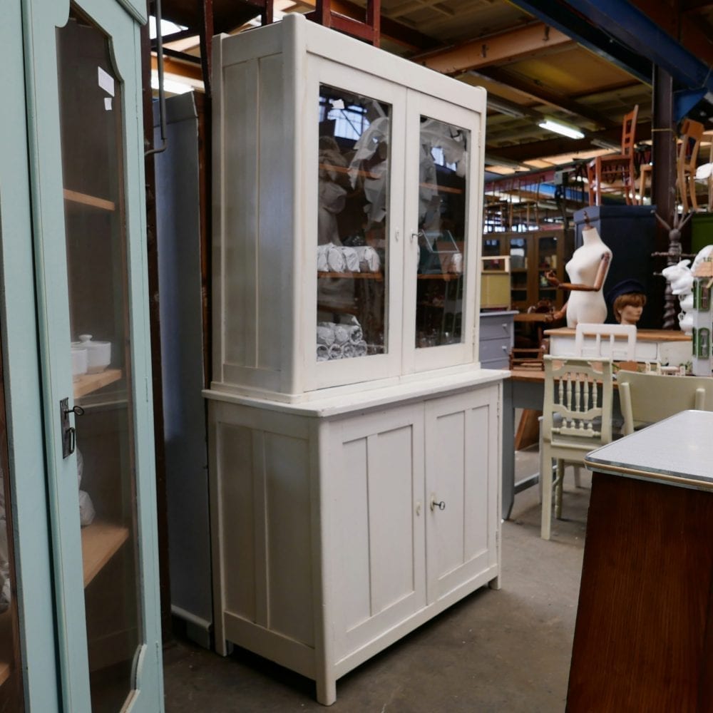 witte houten buffetkast