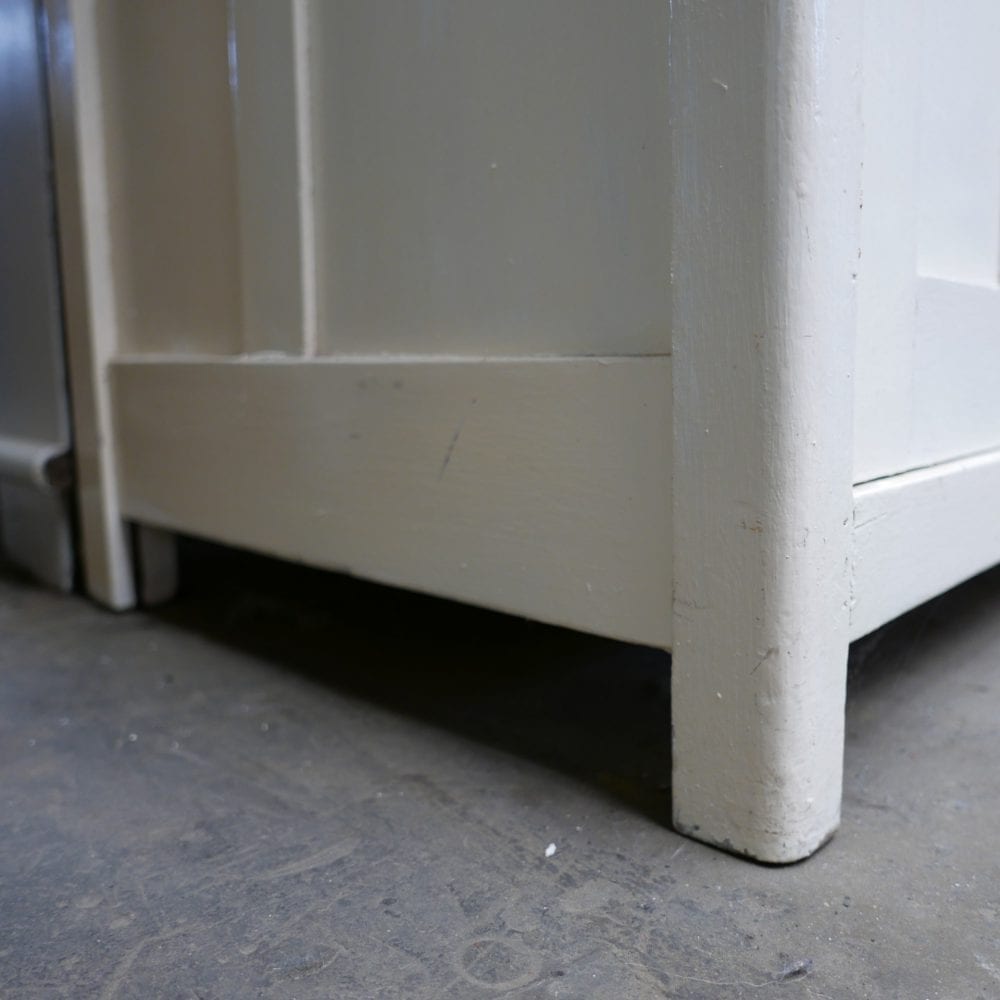 witte houten buffetkast