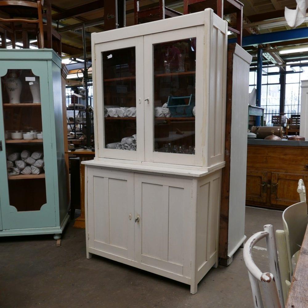 witte houten buffetkast
