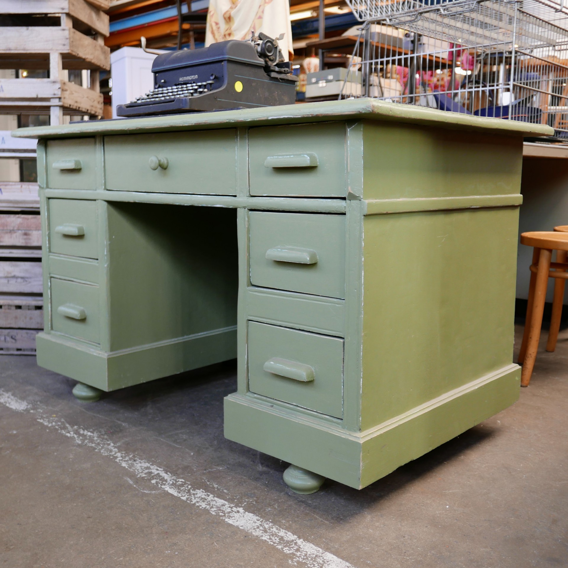 Radioactief Zuidoost haar Groen houten bureau » Van Dijk & Ko
