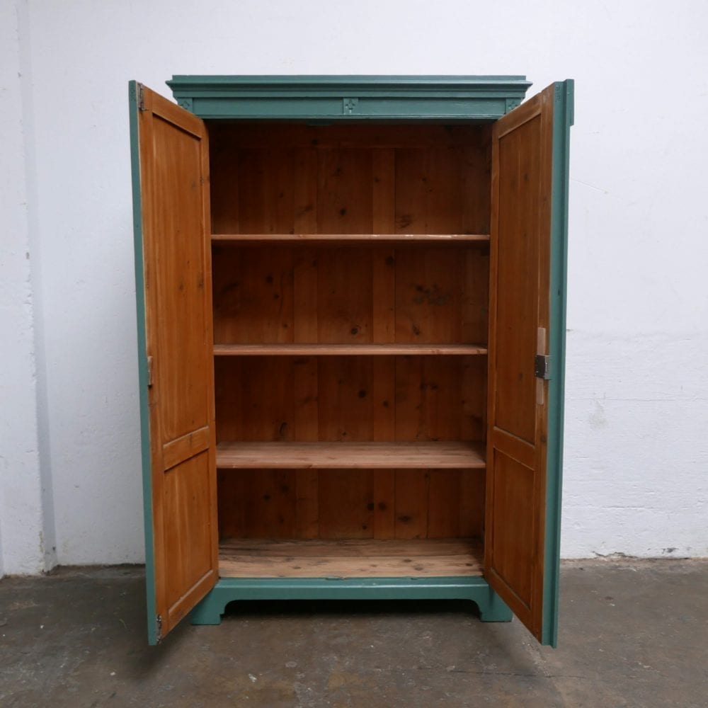 Groenblauwe linnenkast