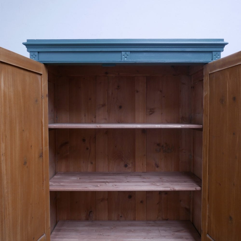 Groenblauwe linnenkast
