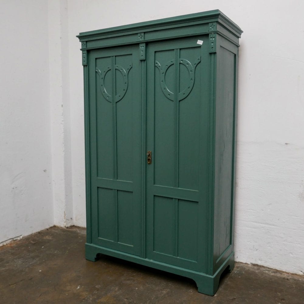 Groenblauwe linnenkast