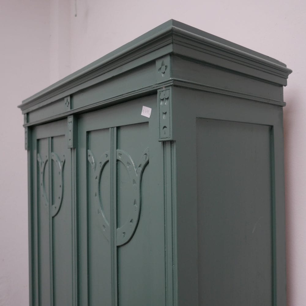 Groenblauwe linnenkast