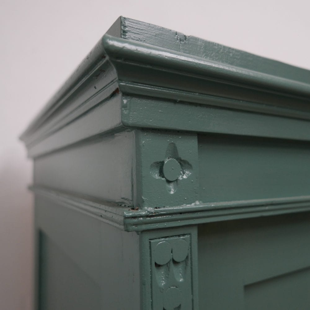 Groenblauwe linnenkast
