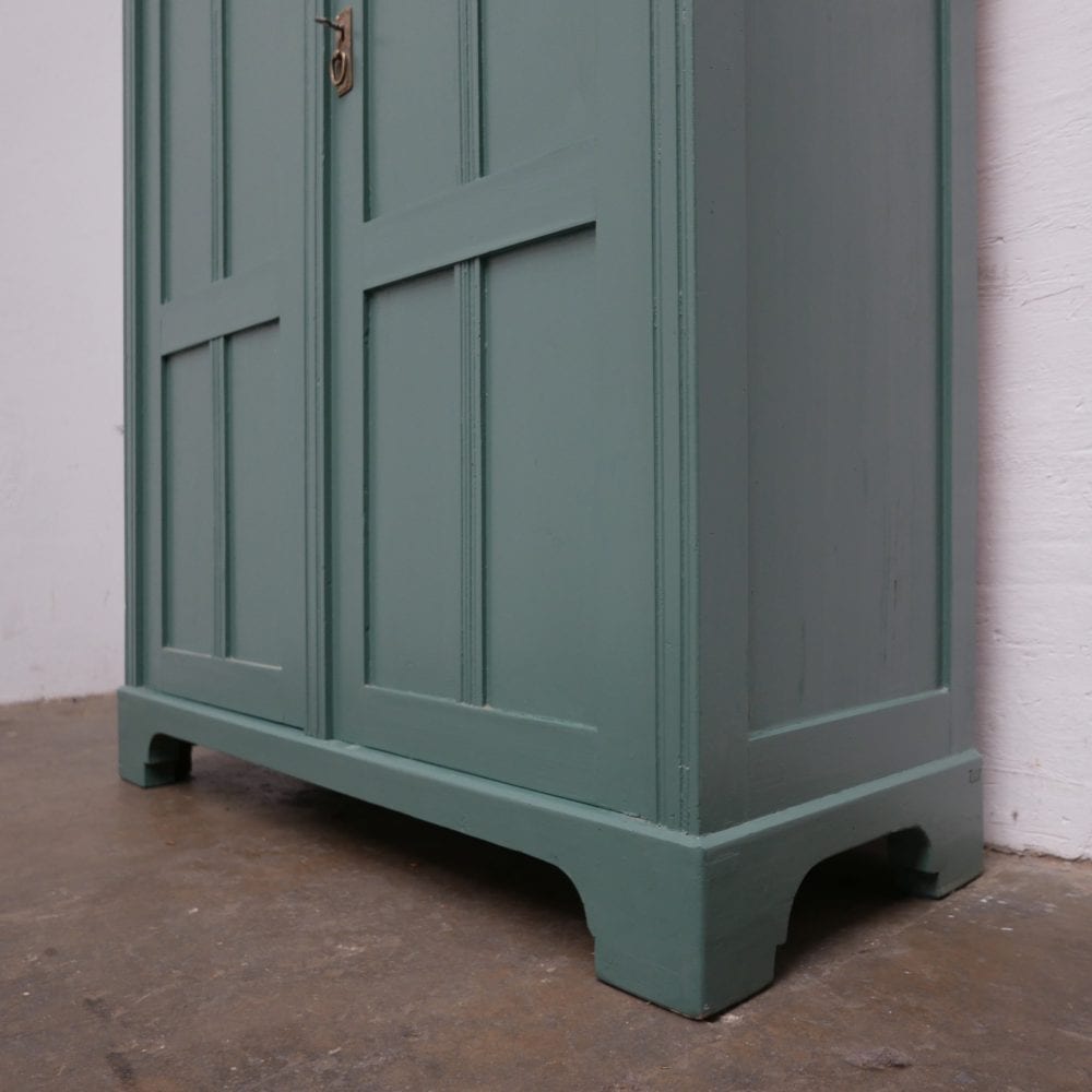 Groenblauwe linnenkast