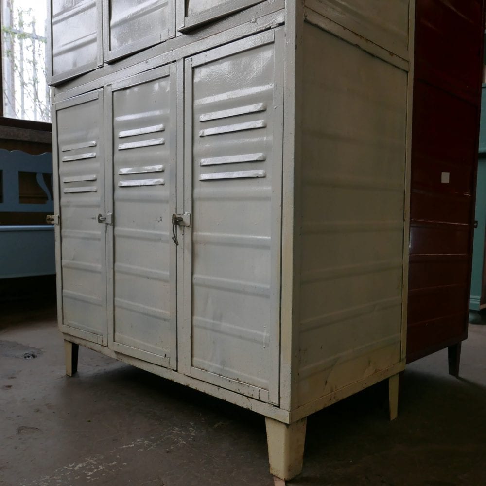 witte grote lockerkast