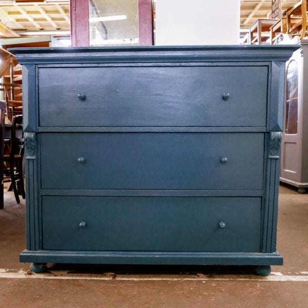 blauwe ladekast of commode