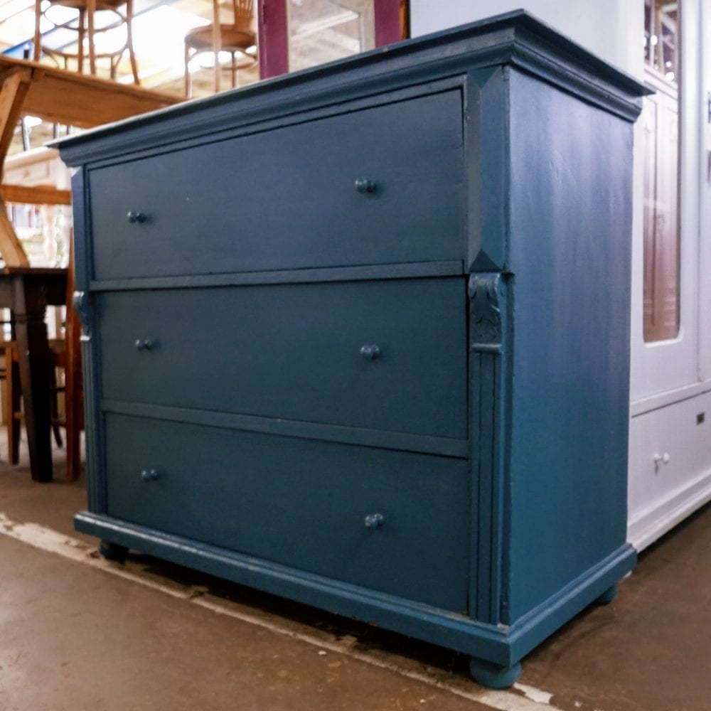 blauwe ladekast of commode