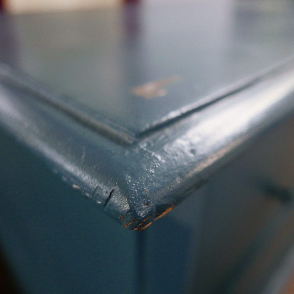 blauwe ladekast of commode