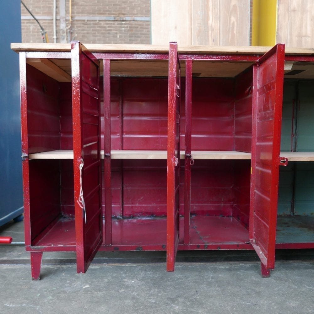 rode locker dressoir