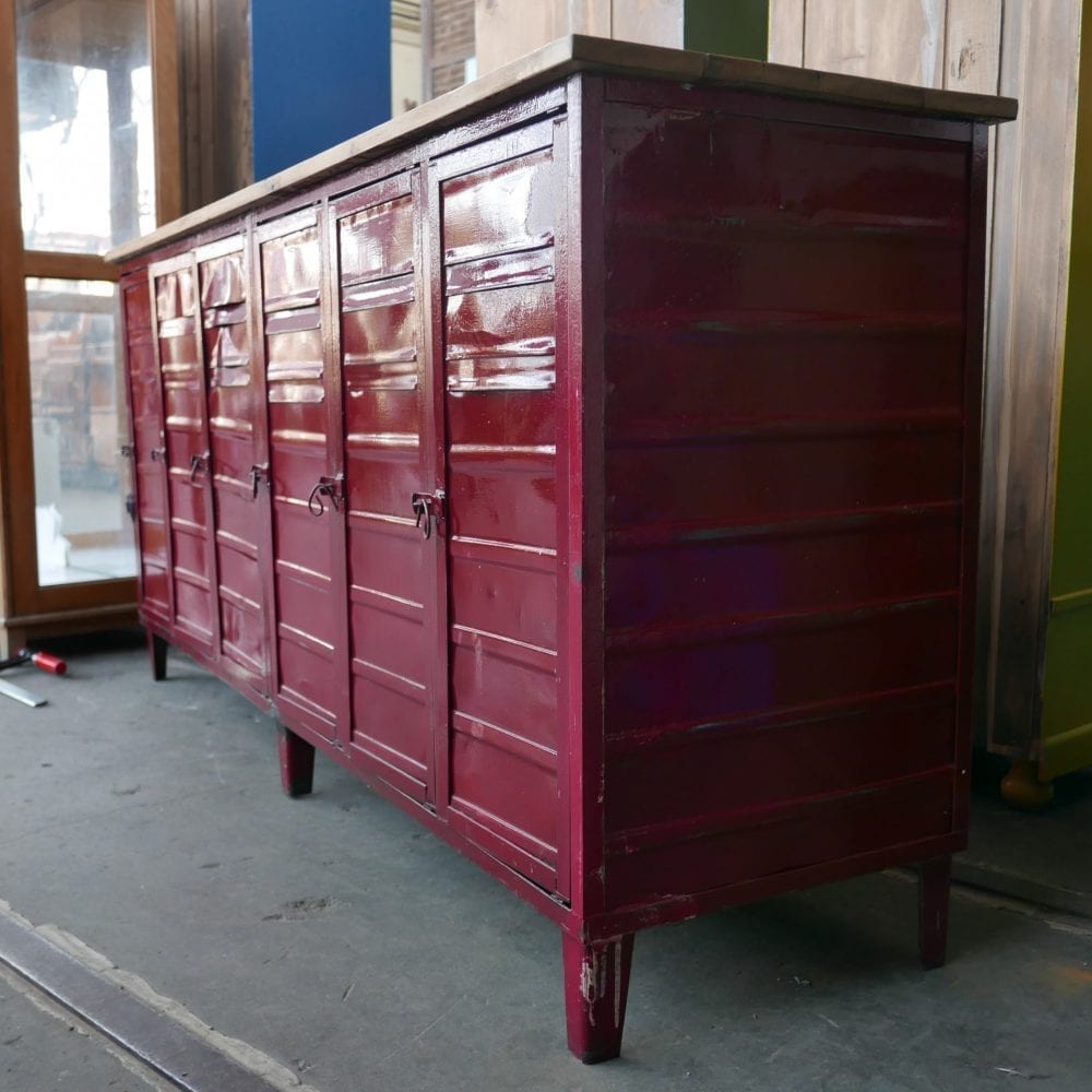 rode locker dressoir
