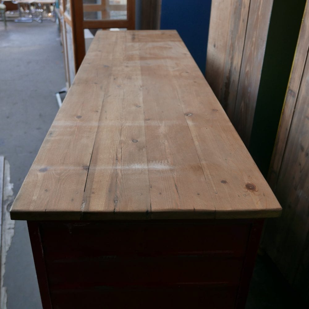 rode locker dressoir
