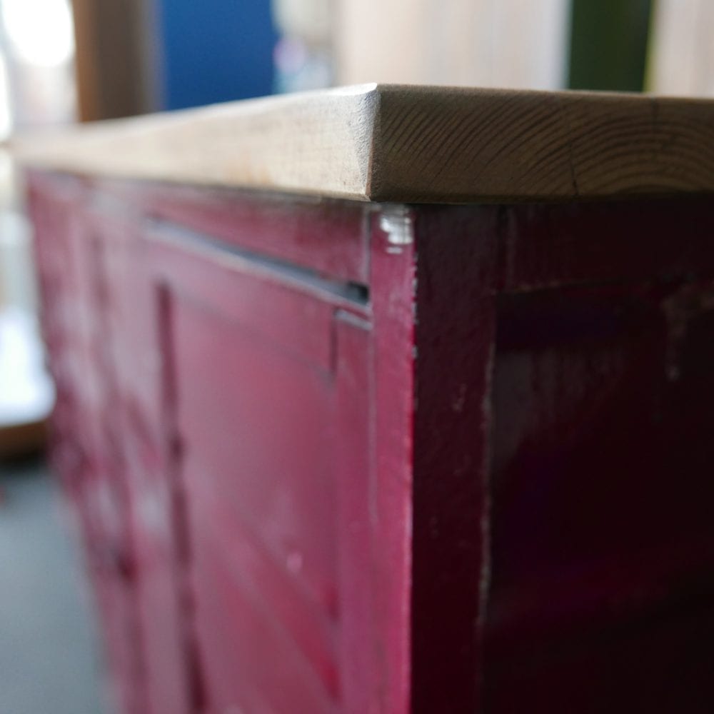 rode locker dressoir