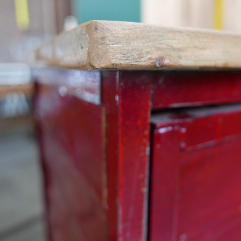 rode locker dressoir