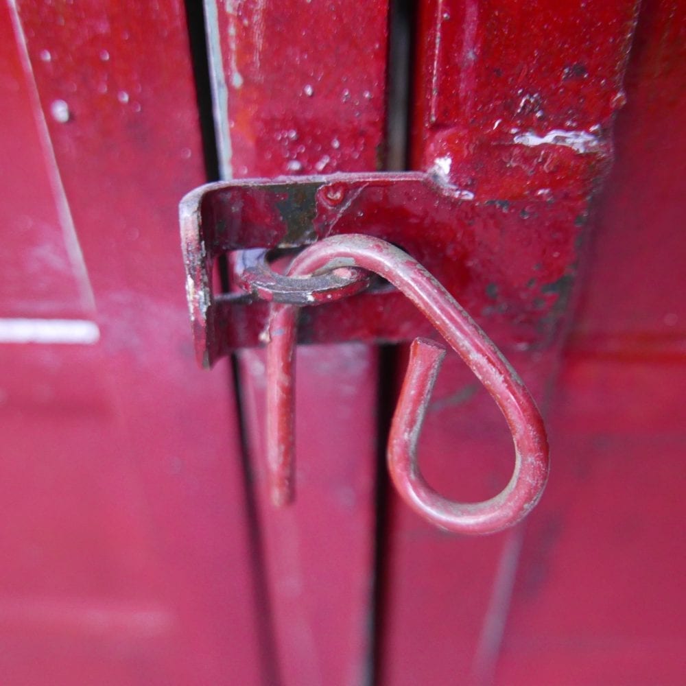 rode locker dressoir