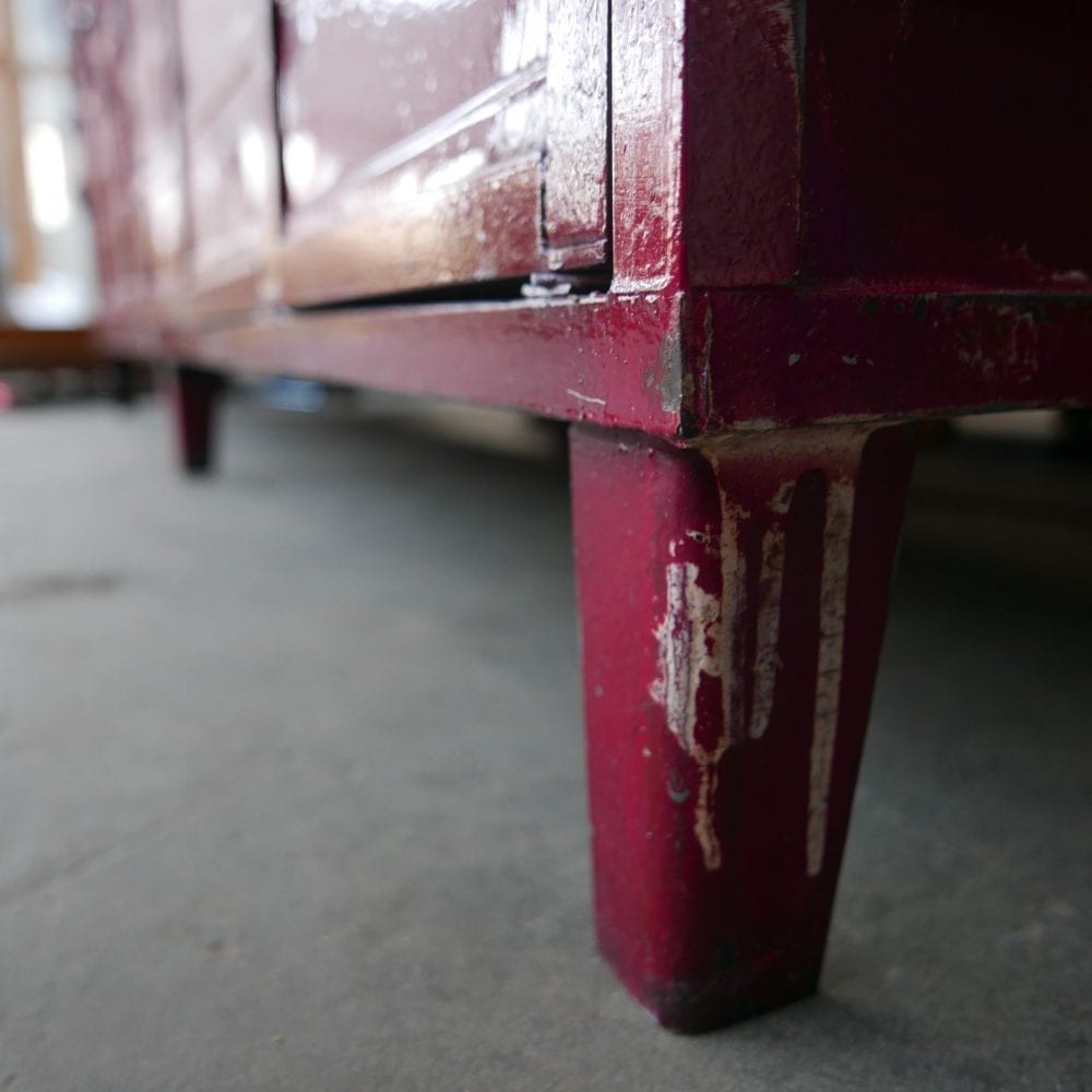 rode locker dressoir