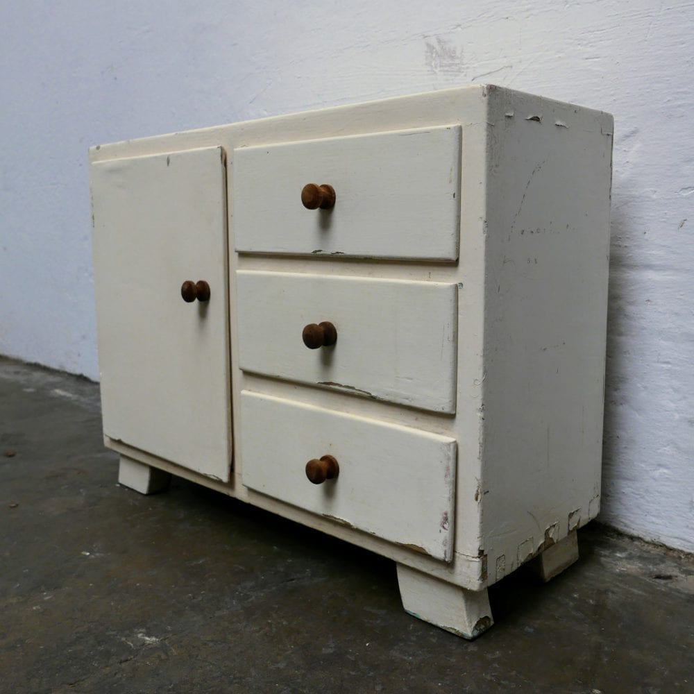 crème houten kastje