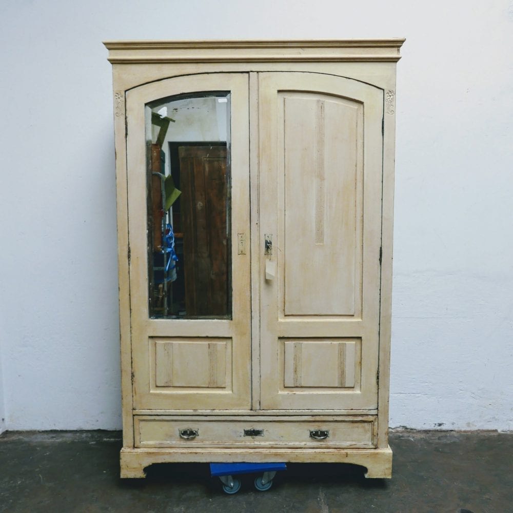 crème houten spiegelkast