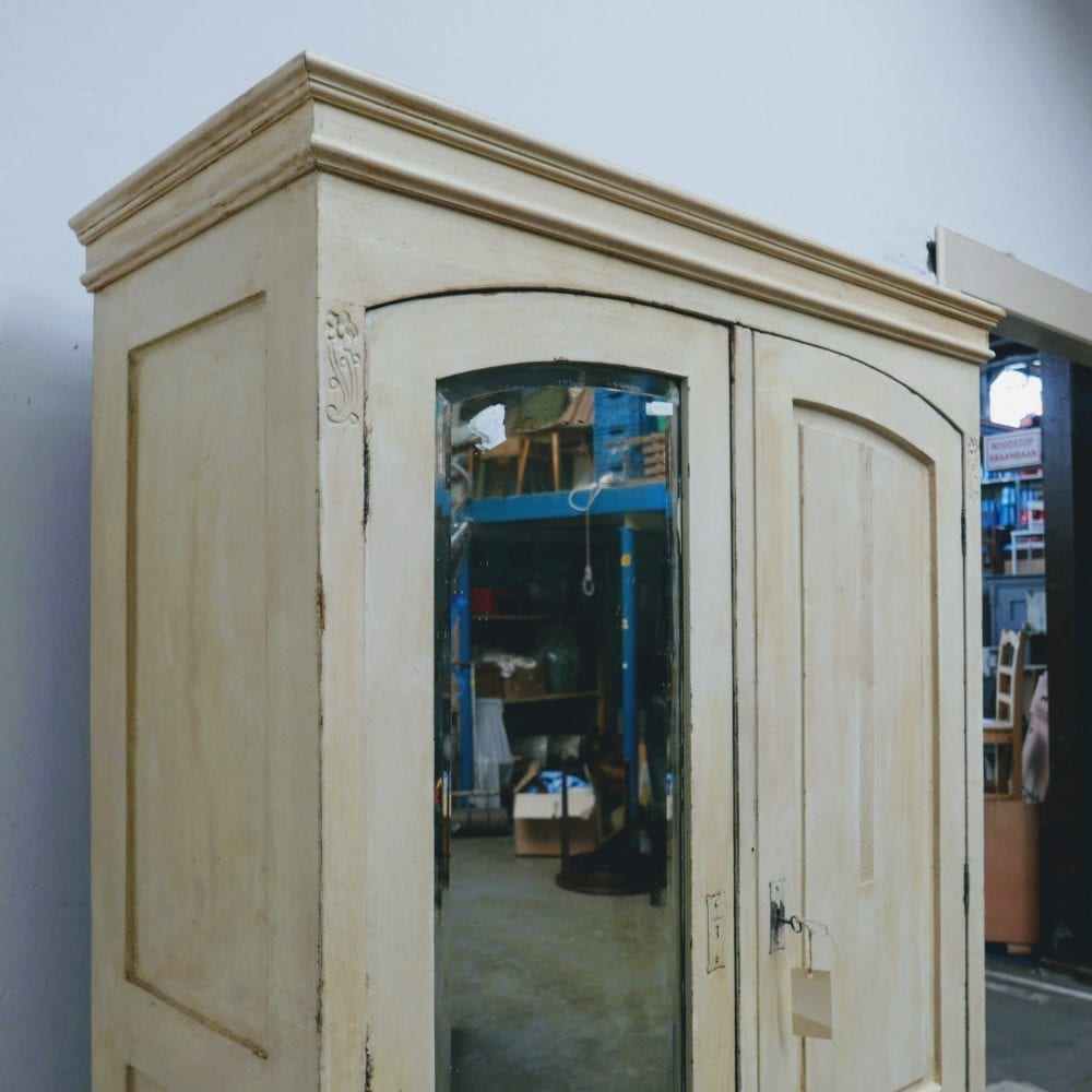 crème houten spiegelkast