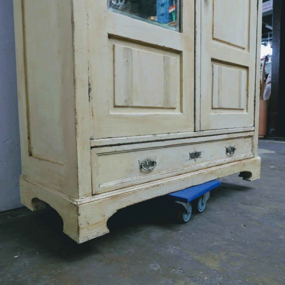 crème houten spiegelkast