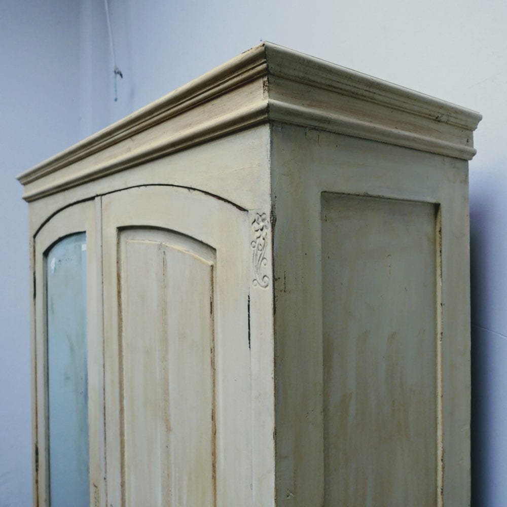 crème houten spiegelkast