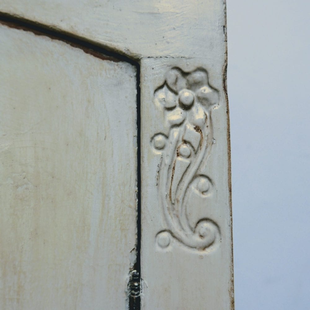 crème houten spiegelkast
