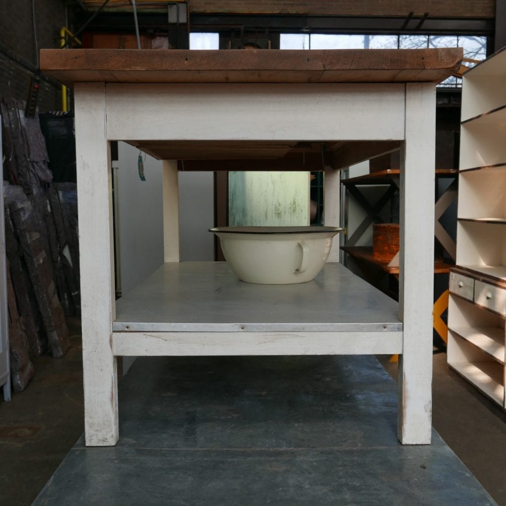 witte houten bakkerstafel