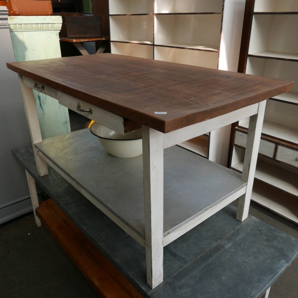 witte houten bakkerstafel