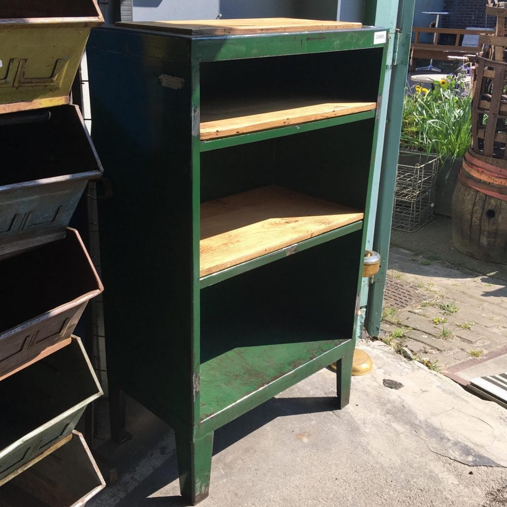 Groene metalen open kast