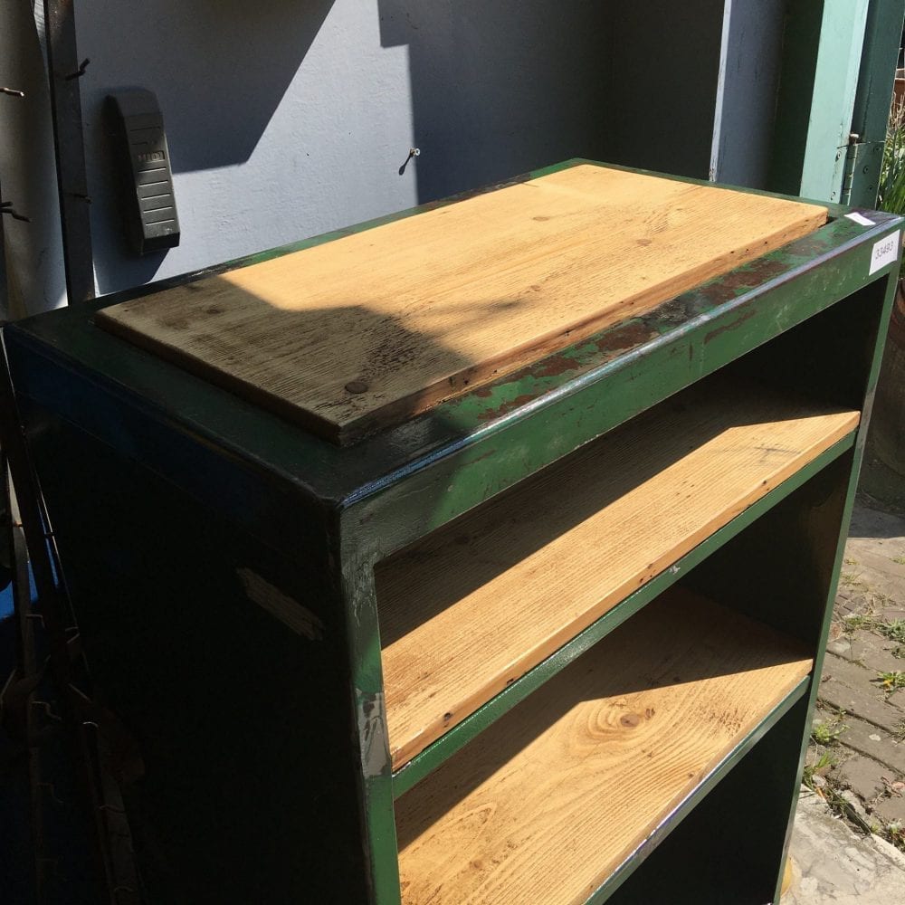 Groene metalen open kast