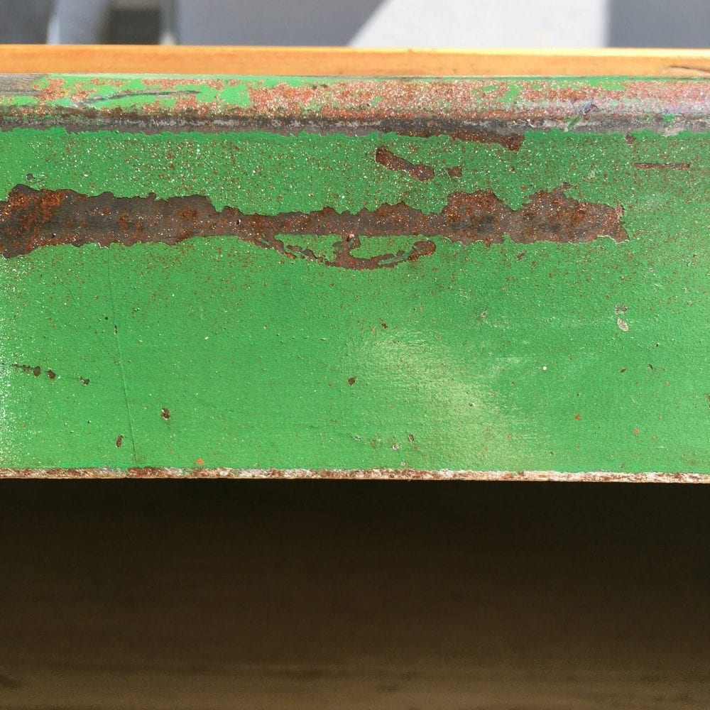 Groene metalen open kast