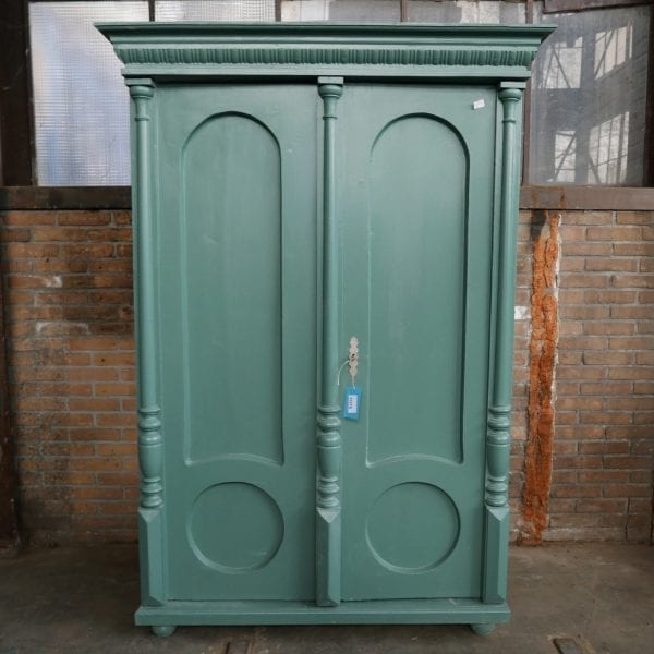 Groenblauwe linnenkast
