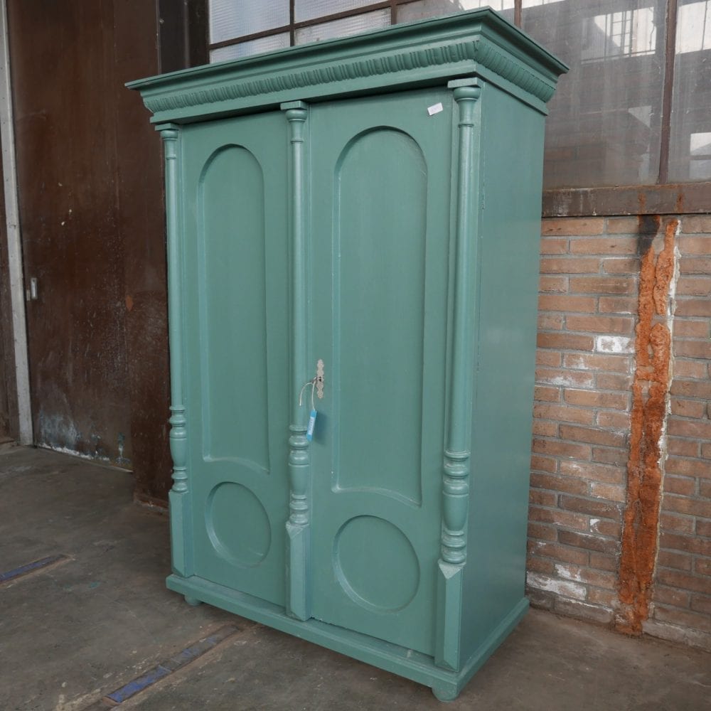 Groenblauwe linnenkast