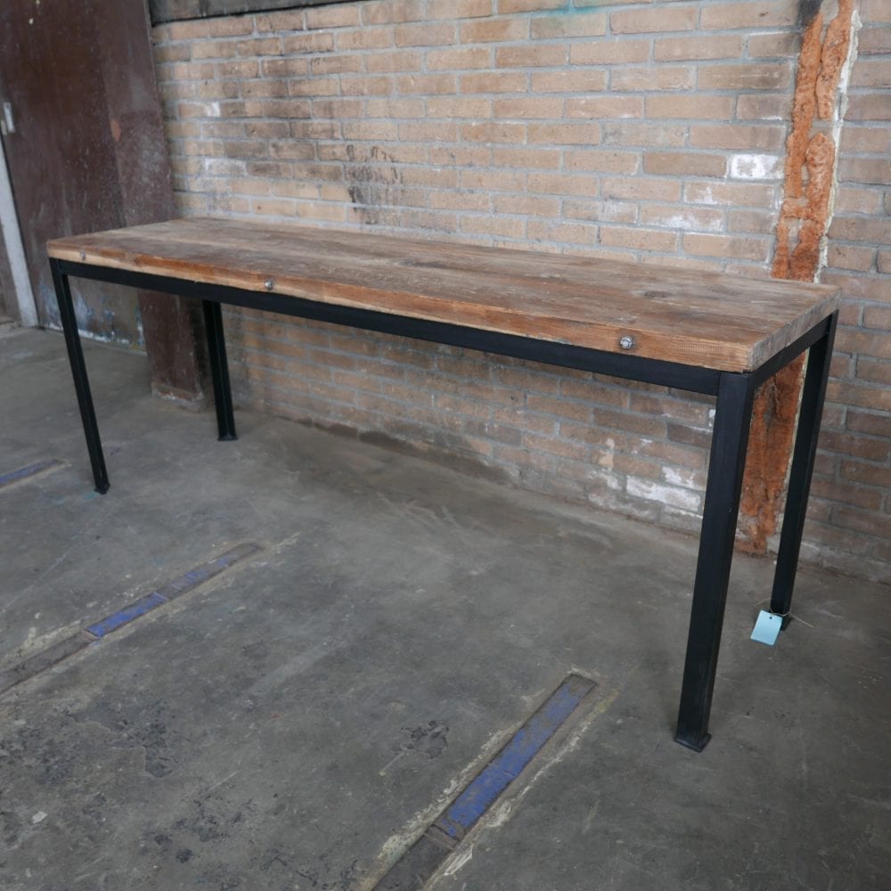 Industriële tafel met dik houten blad