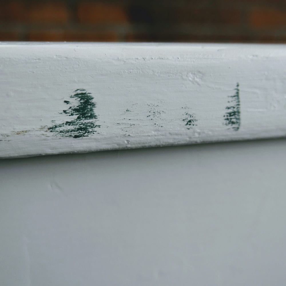 Witte houten kist