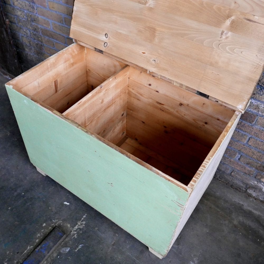 Lichtgroene houten kist