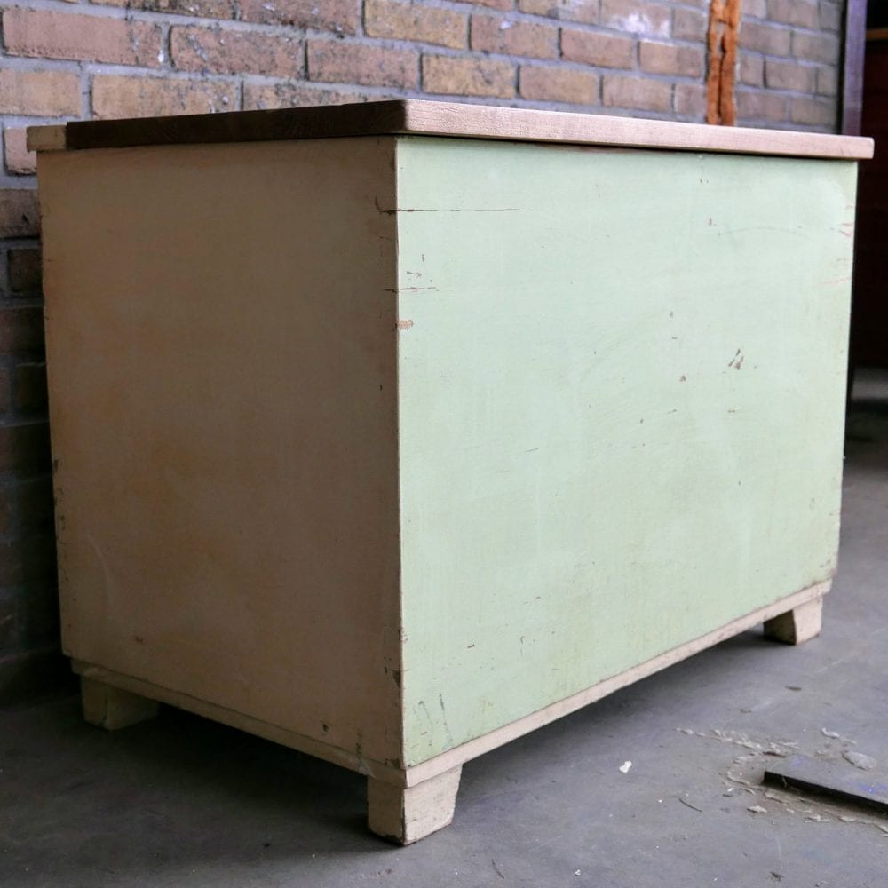 Lichtgroene houten kist