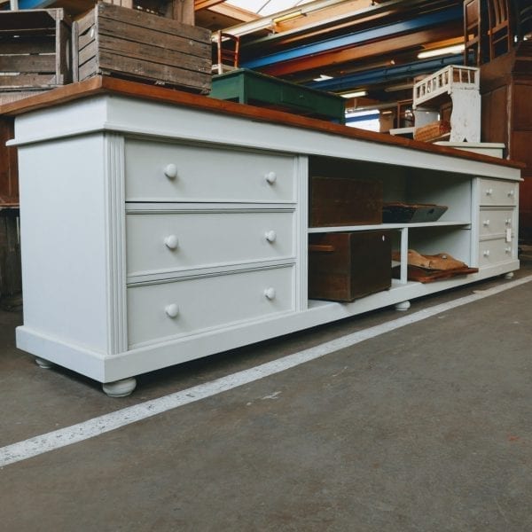 witte houten toog