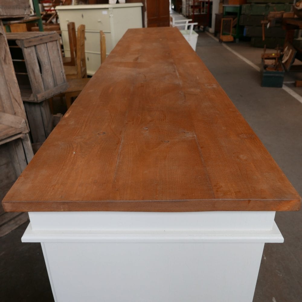 witte houten toog