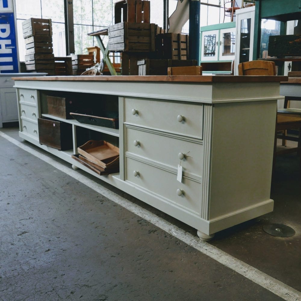 witte houten toog
