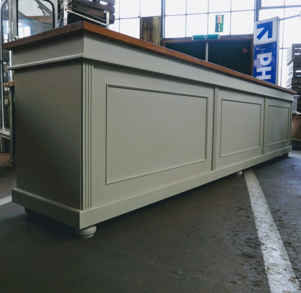 witte houten toog