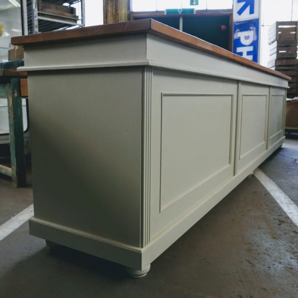 witte houten toog